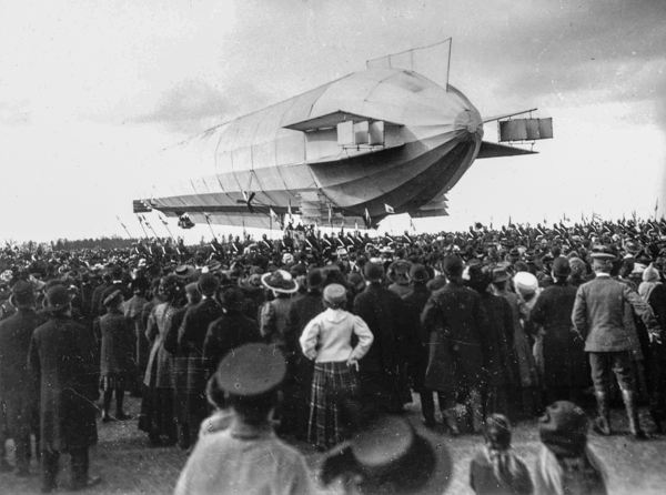 Aufstieg eines Zeppelin-Luftschiffes. Foto, frühes 20. Jh.