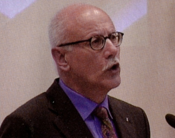 Elmar L. Kuhn beim Vortrag dieses Textes beim Gemeindejubiläum Kressbronn 2009