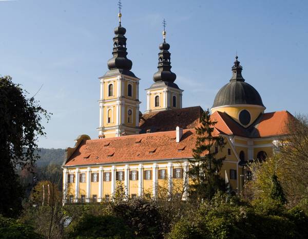 Blick auf die Klosteranlage von Maria Trost bei Graz.