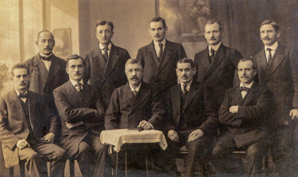 Der Landesausschuss der württembergischen Arbeiterräte im Febuar 1919. 5. von links in der hinteren Reihe Karl Ott, Vorsitzender des Arbeiterrats Biberach