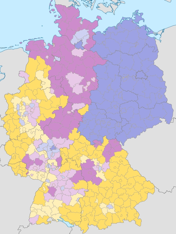 Karte, auf der die jeweils stärkste Konfession nach dem Stand von 2011 dargestellt wird: gelb=katholisch, violett=evangelisch, blau=konfessionslos.